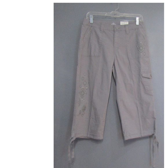 New St Johns Bay Mid Rise Capris Gray 